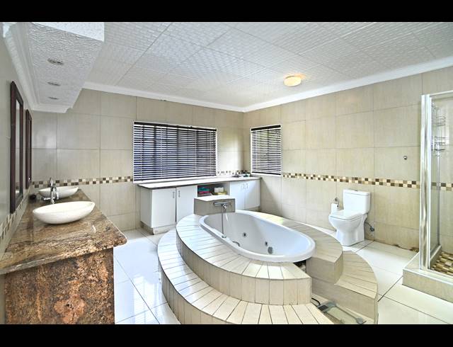 6 BEDROOM HOUSE FOR SALE IN PRESIDENT PARK